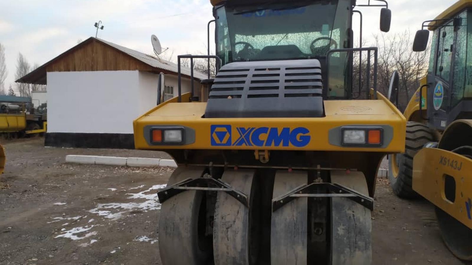  ПНЕВМОКОЛЕСНЫЙ  КАТОК   XP-163