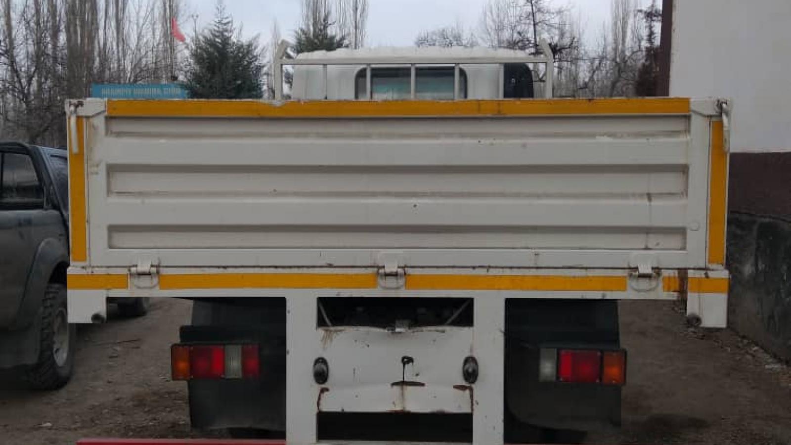 Бортовой грузовик с двойной кабиной 