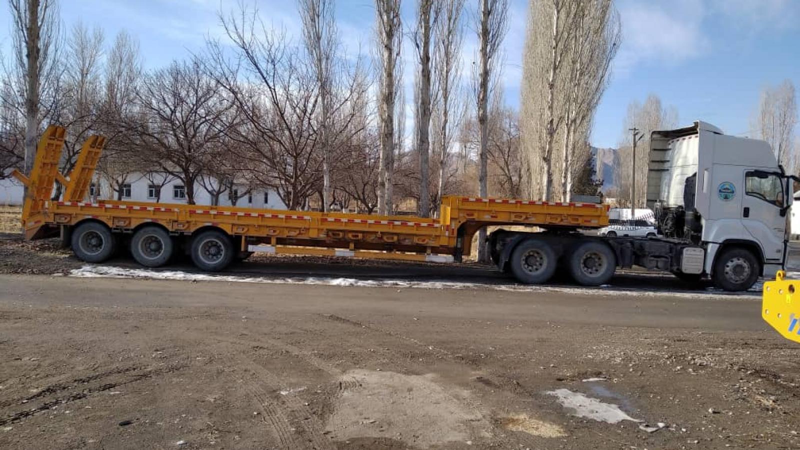 ТЯГАЧ  ТРЕЙЛЕР  МОДЕЛЬ  ISUZU