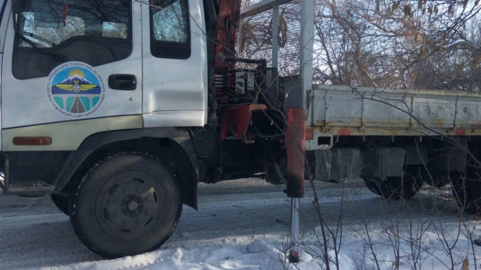 Автомашина Исузу манипулятор