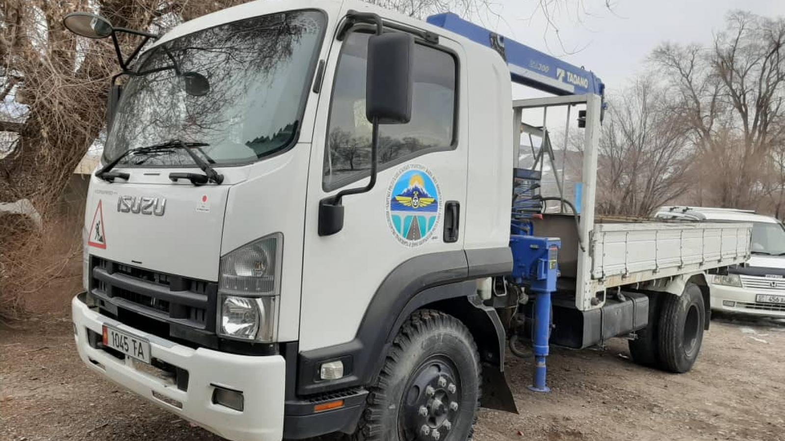 Автомашина Исузу манипулятор