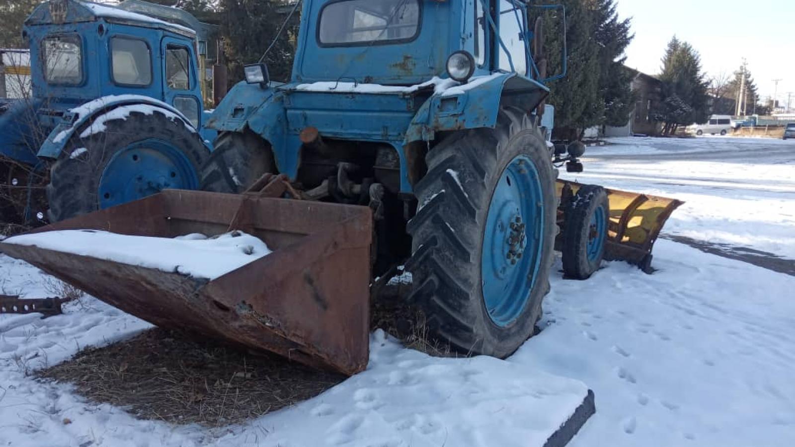 Трактор МТЗ-82 буровой установкой БМ