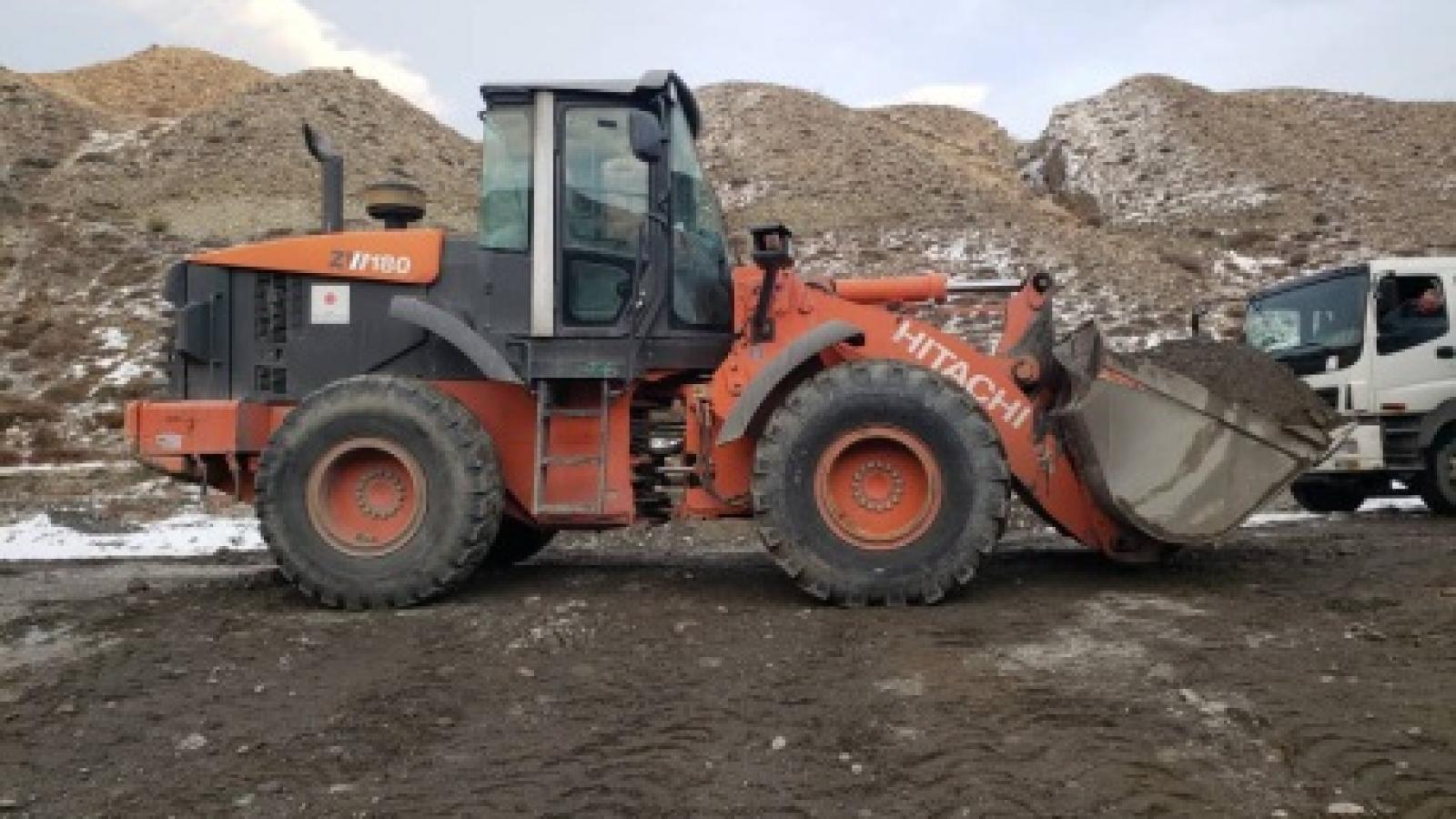     HITACHI ZW-180