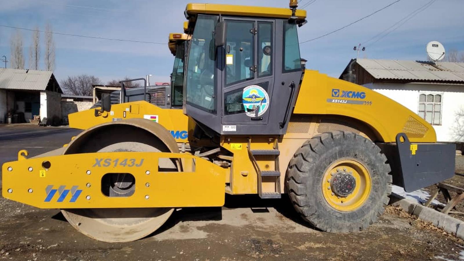 ВИБРАЦИОННЫЙ  КАТОК  XS143J