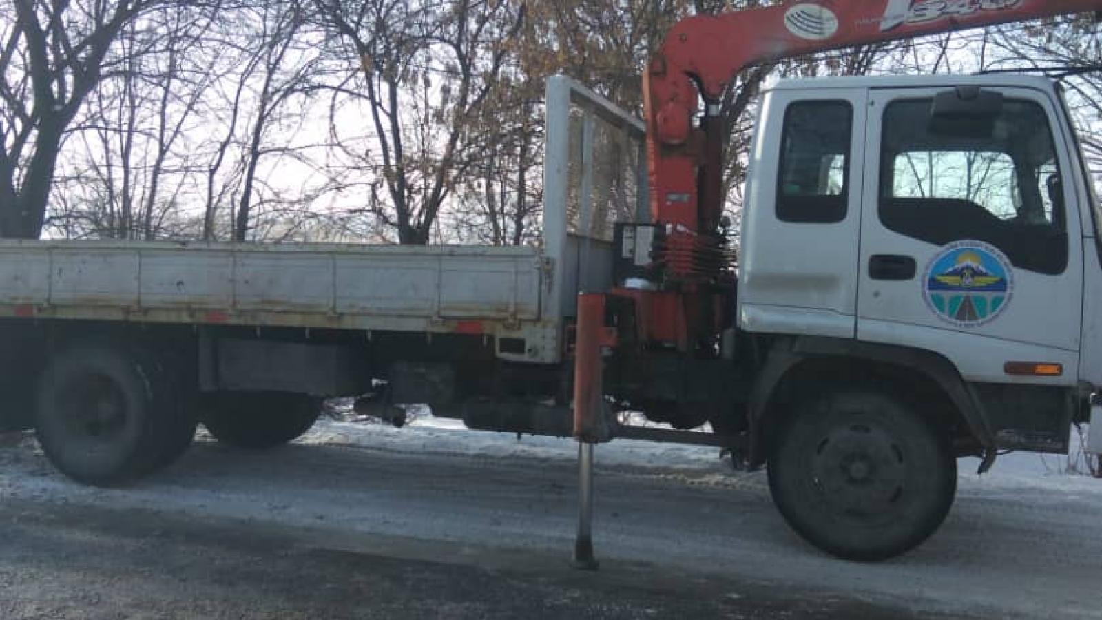 Автомашина Исузу манипулятор