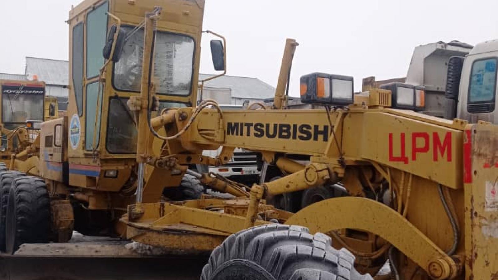 Автогрейдер  Мицубисси  МG-330