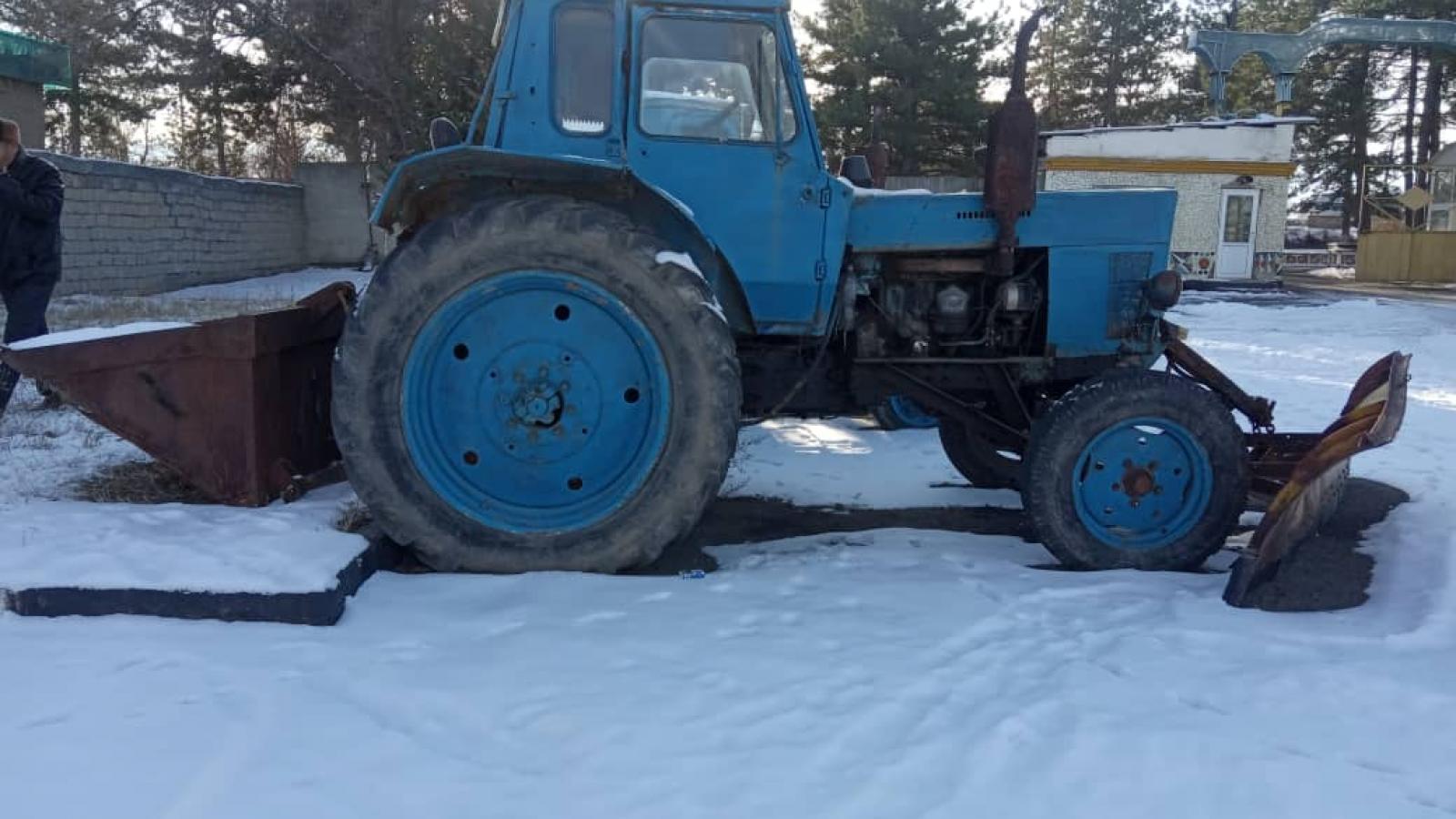Трактор МТЗ-82 буровой установкой БМ