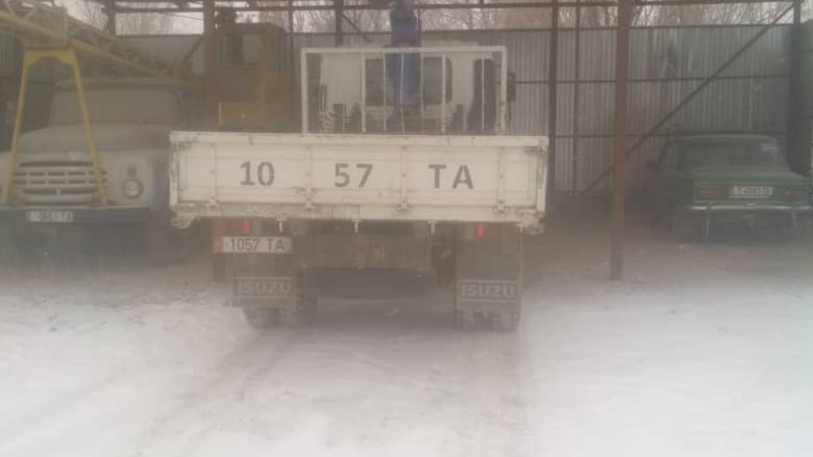 Грузовик с краном  «ИСУЗУ»