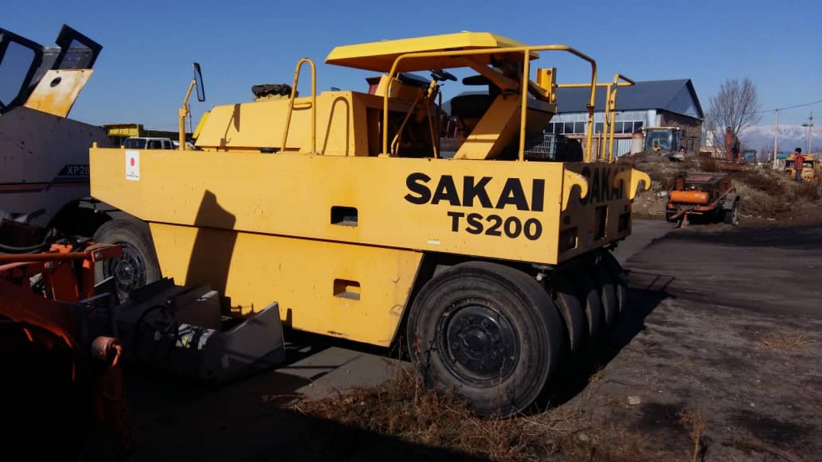 Пневмокаток  SAKAI  ТS 200