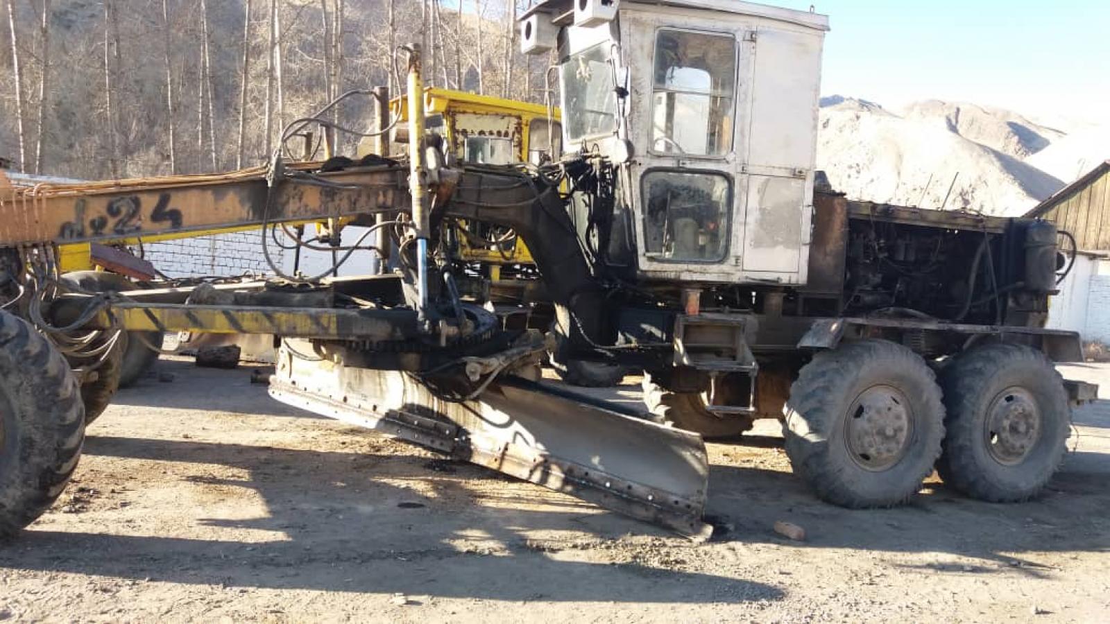 Автогрейдер ДЗ - 180